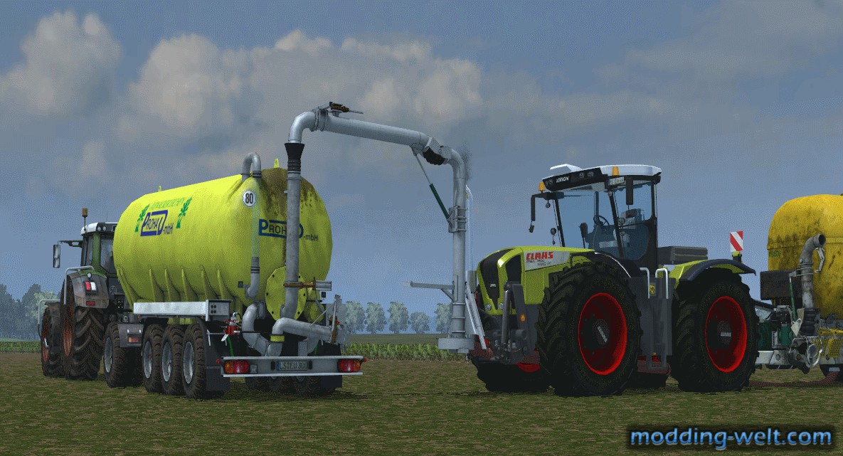 Claas Xerion3800 am Gärrest ausbringen.