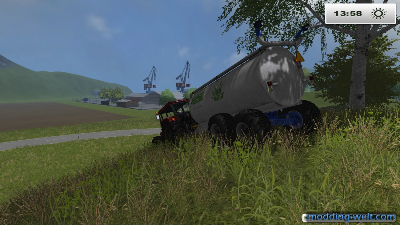 Schlüter beim Gülle fahren