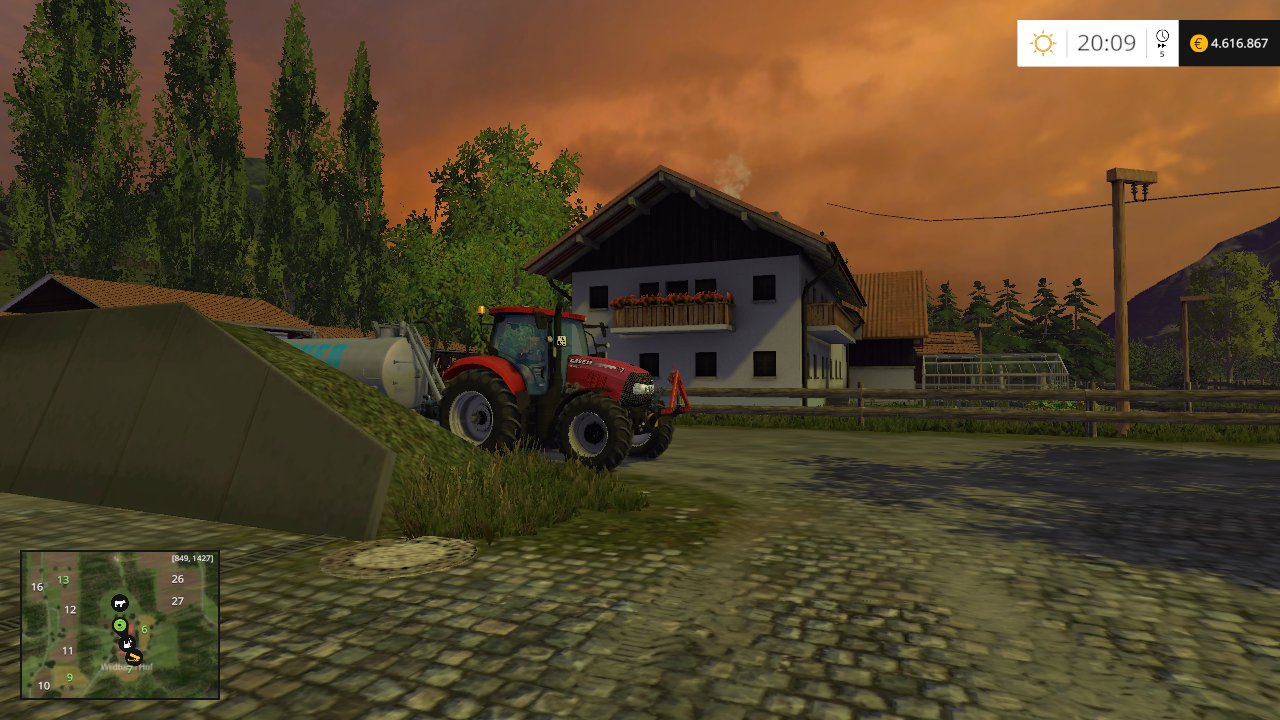 Case Maxxum mit Güllefass am späten Abend