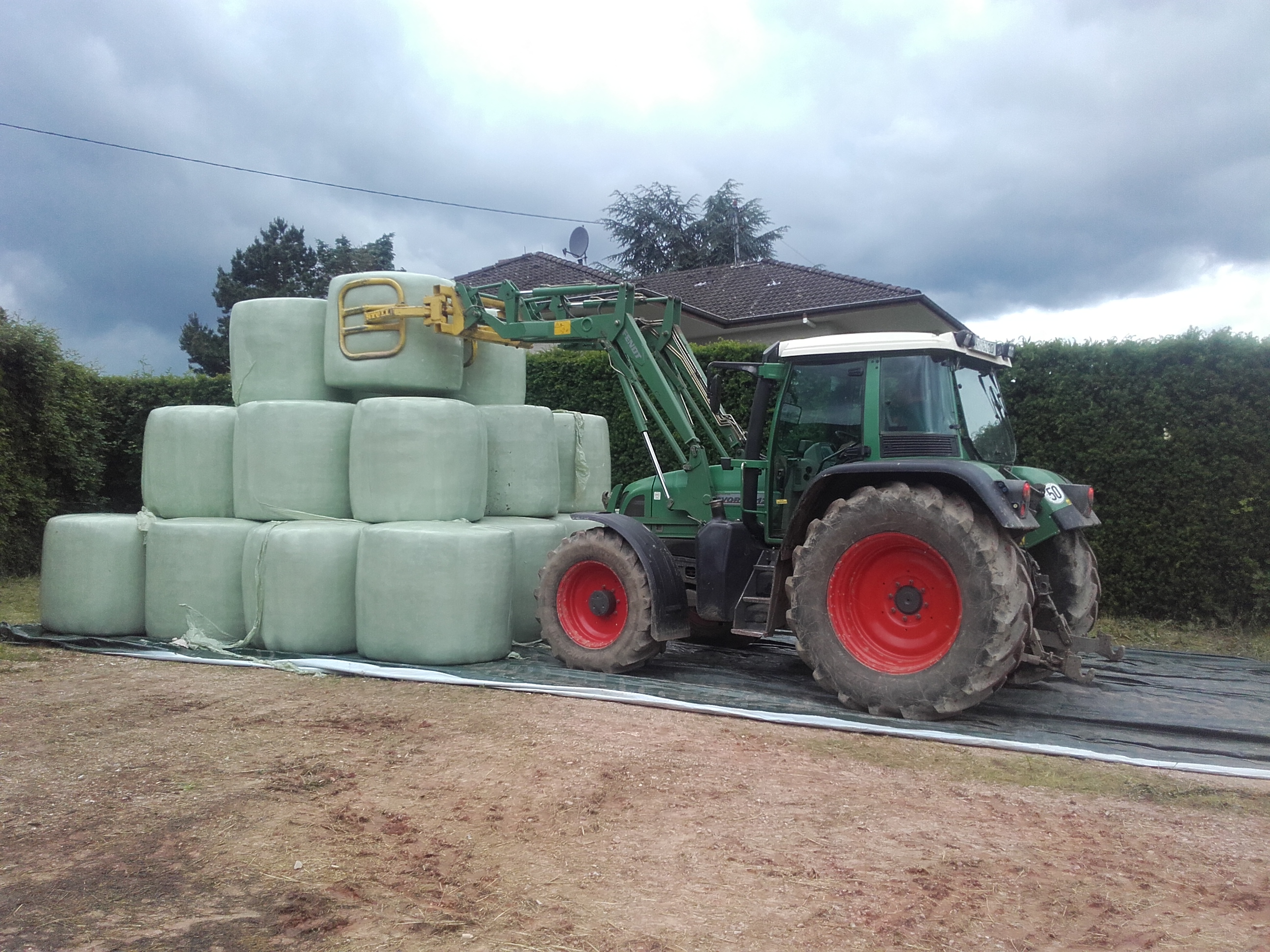 Silo Ballen heim holen und aufsetzen !