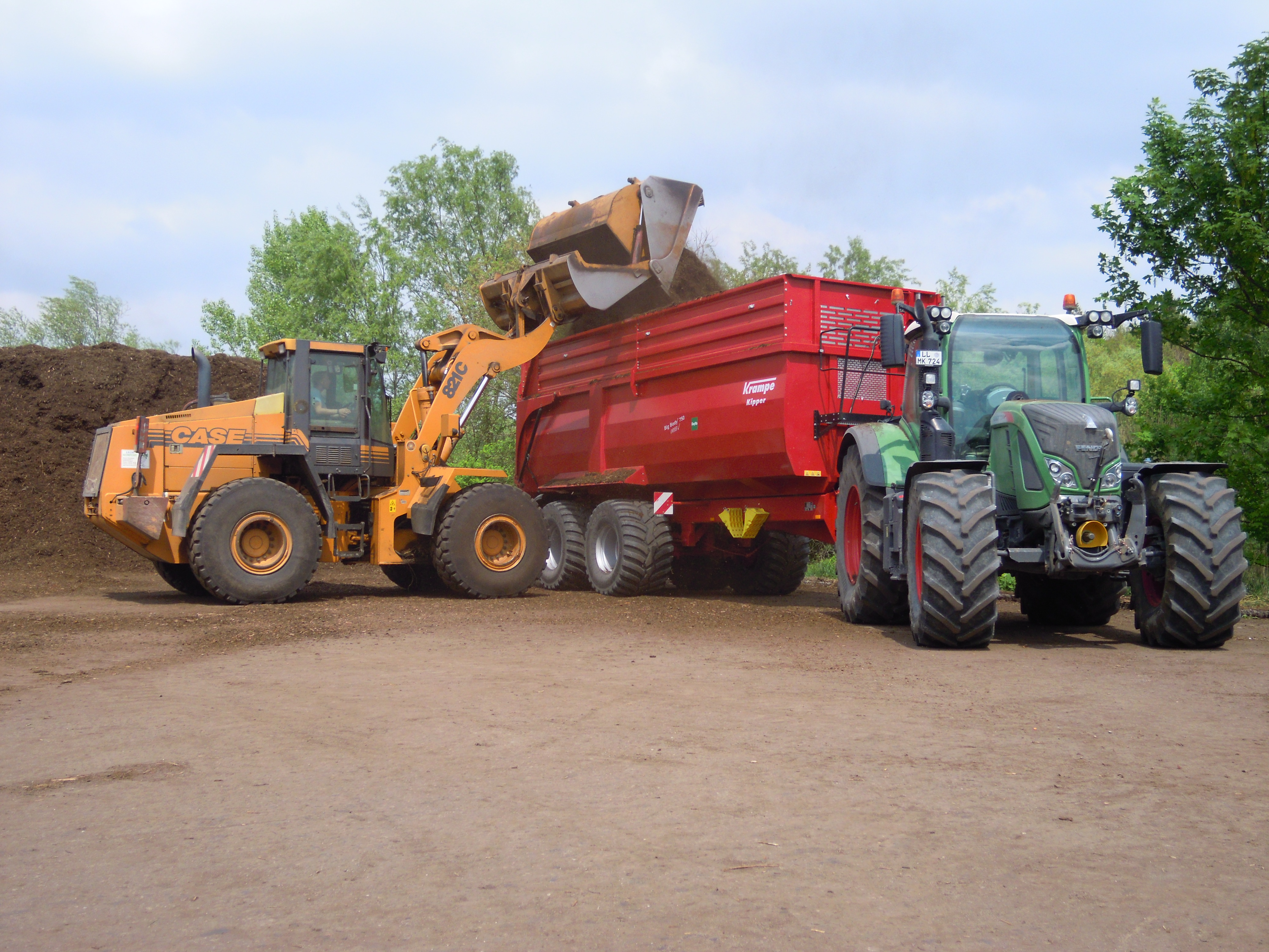 Fendt 724 Vario + Krampe Big Body 750 + Case Radlader