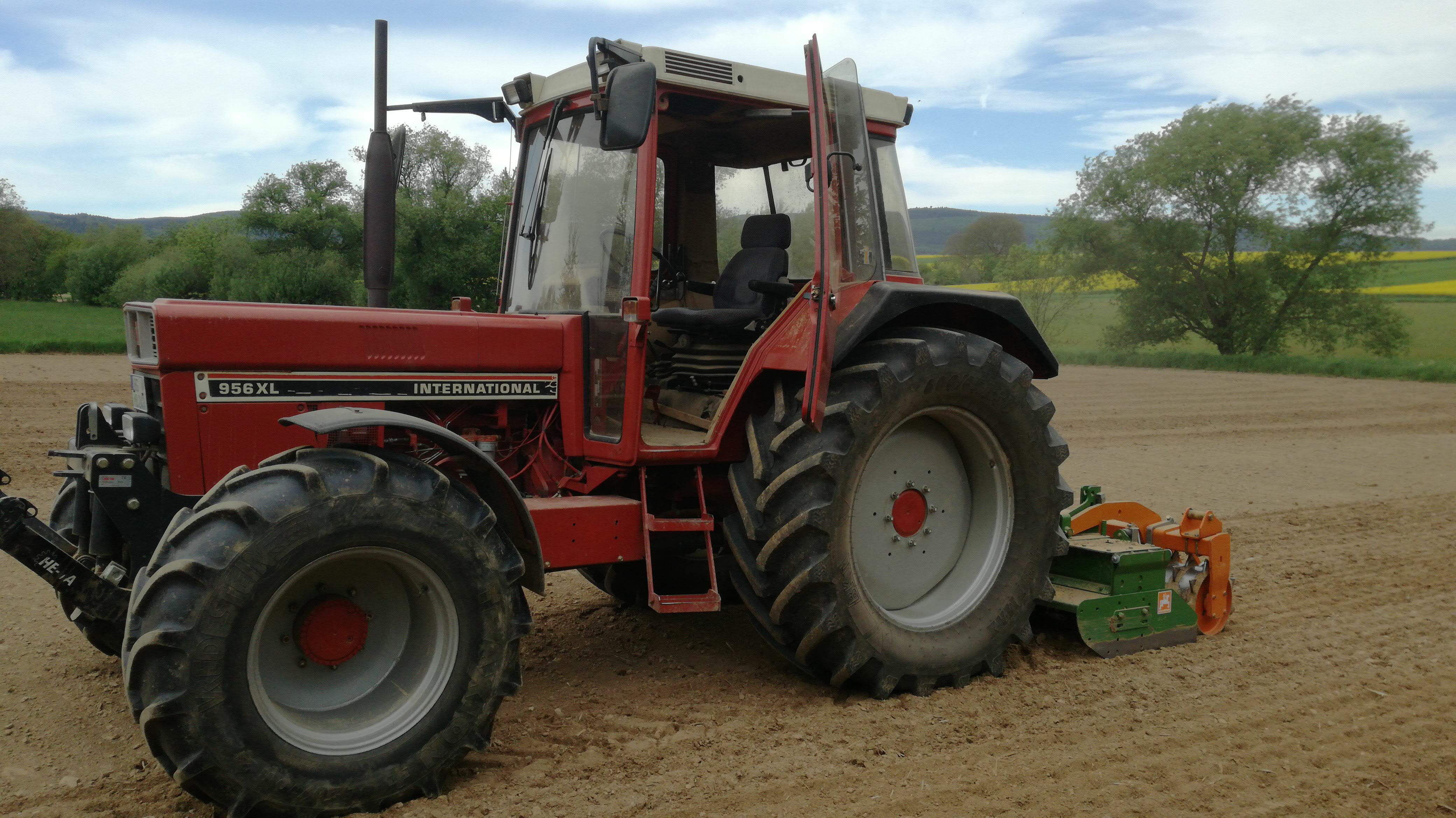 Real landwirtschaft mit dem IHC 956xl + einer amazone kreiselegge