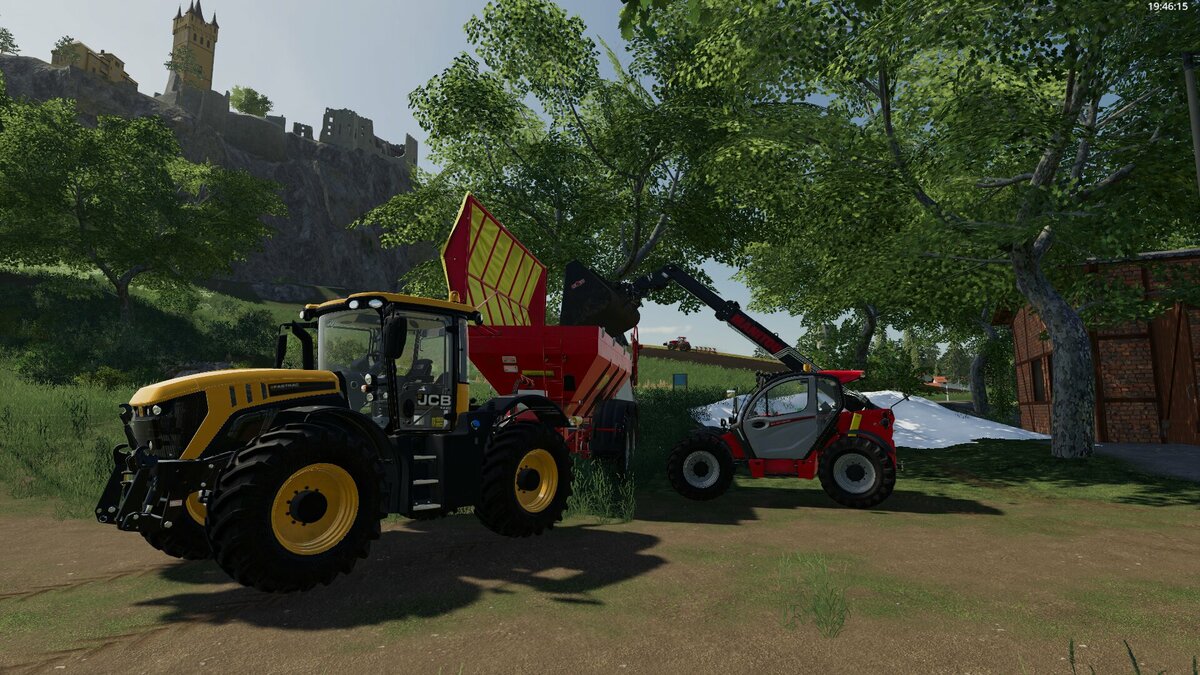 Neuer Traktor auf dem Hof