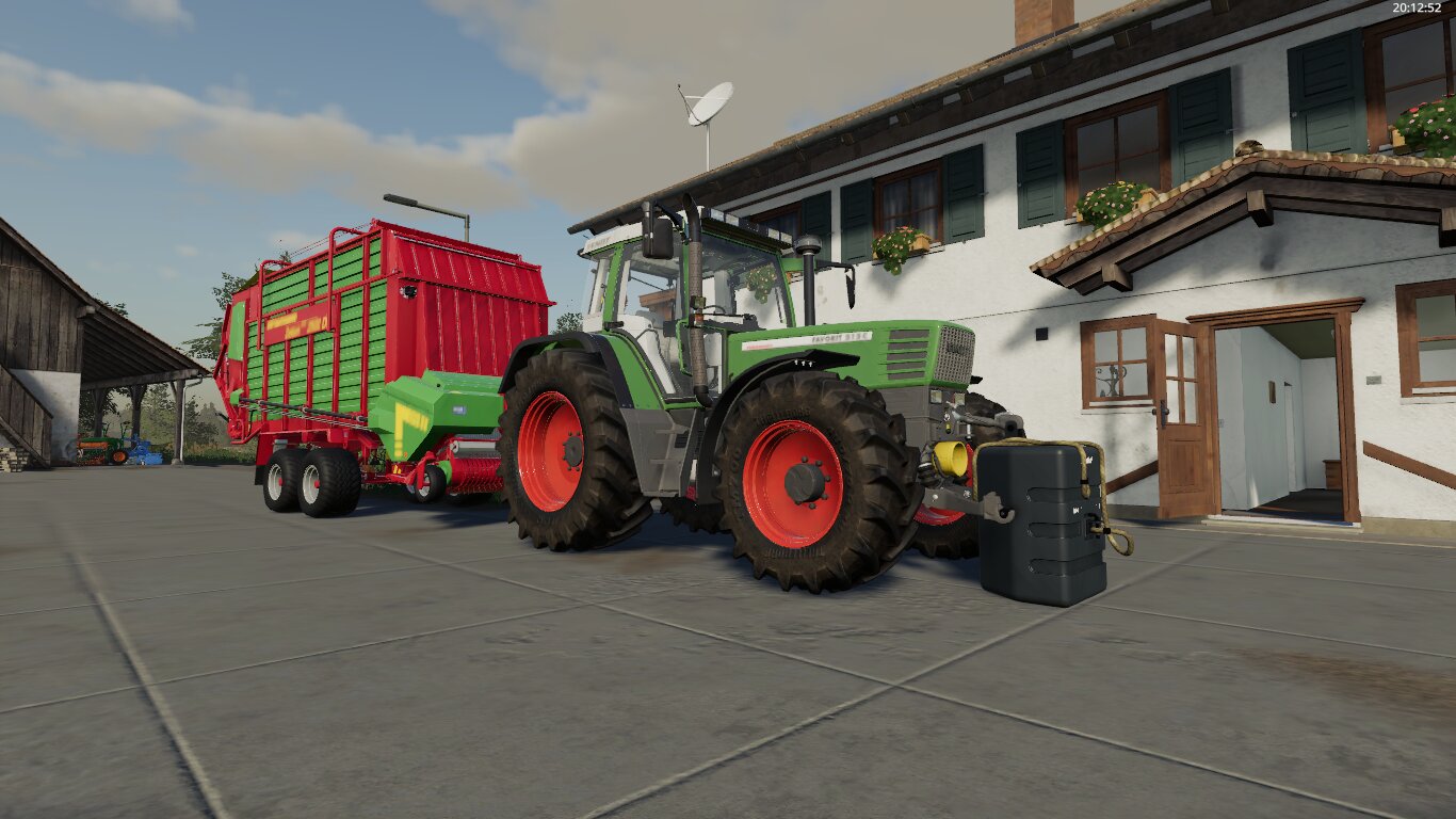 Erst mal schnell mit dem 515C das Grass reinhohlen bevor der Regen kommt