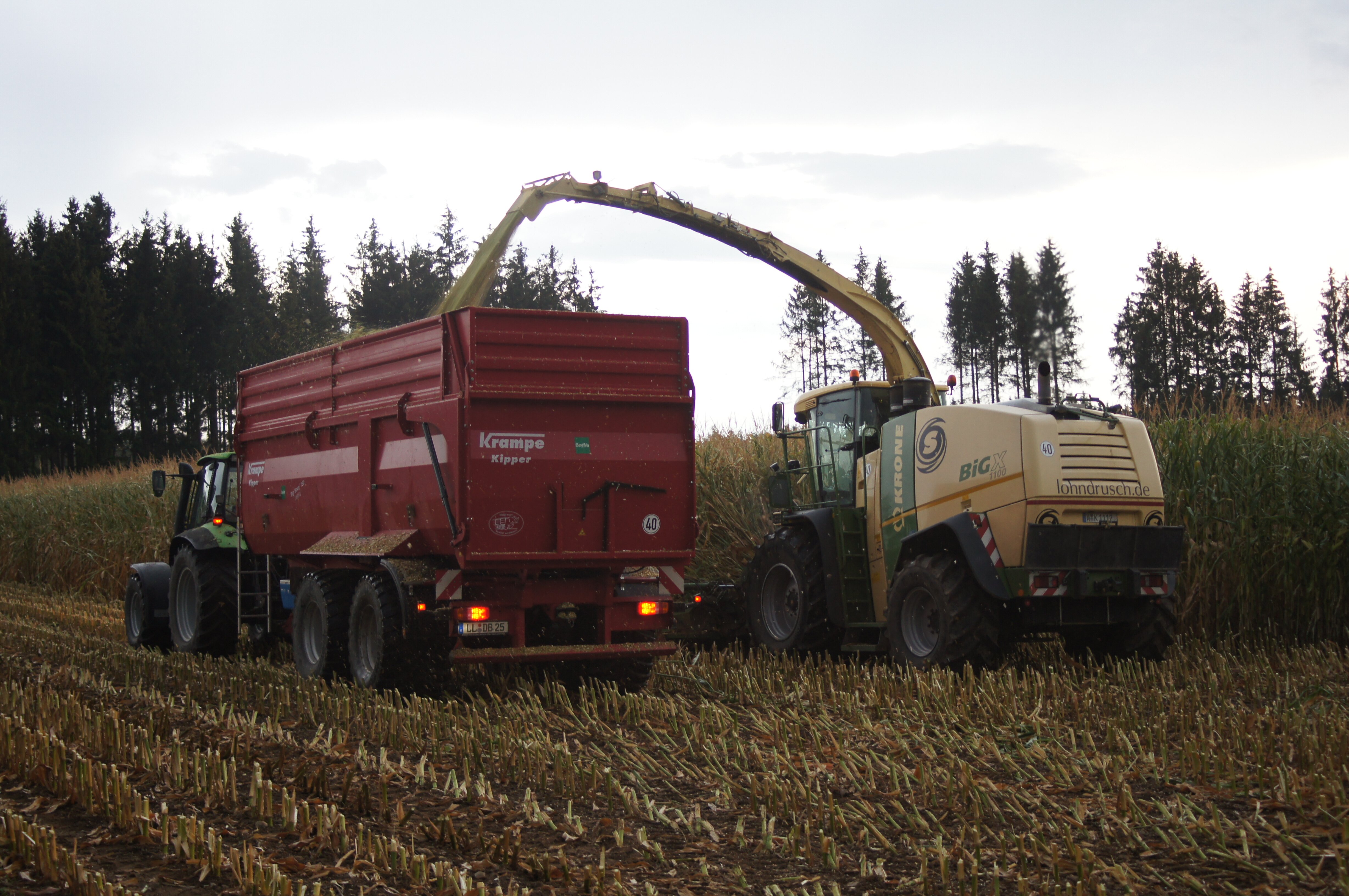 Deutz-Fahr Agrotron 118 mit Krampe Big Body 750 und Krone Big X 1100