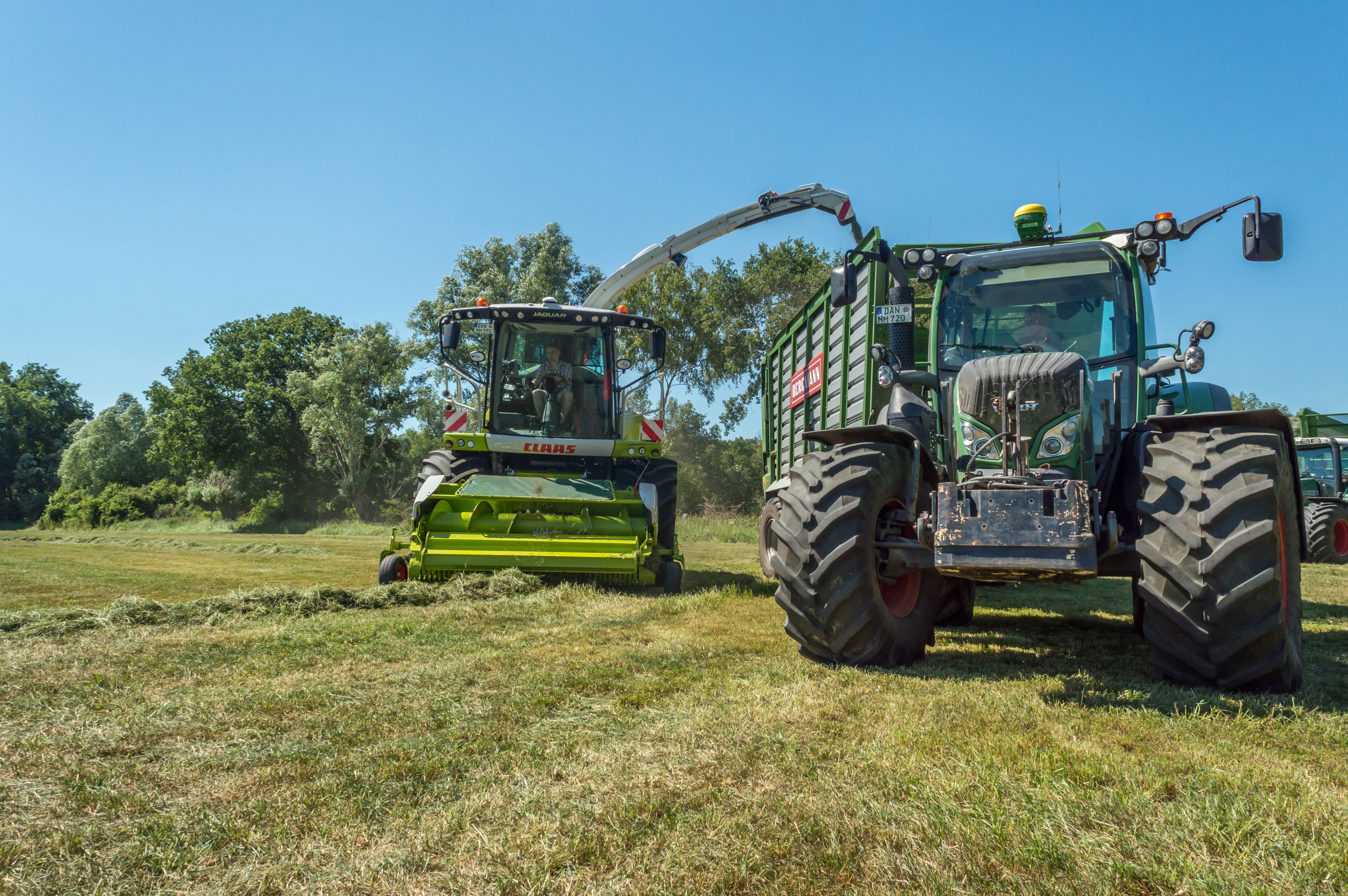 Fendt 724 mit Bergmann HTW & Claas Jaguar 970