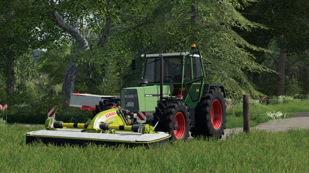 Mit dem Fendt am Mähen