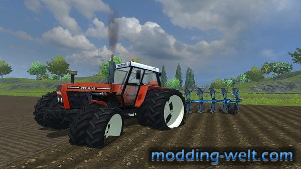 Zetor beim Pflügen