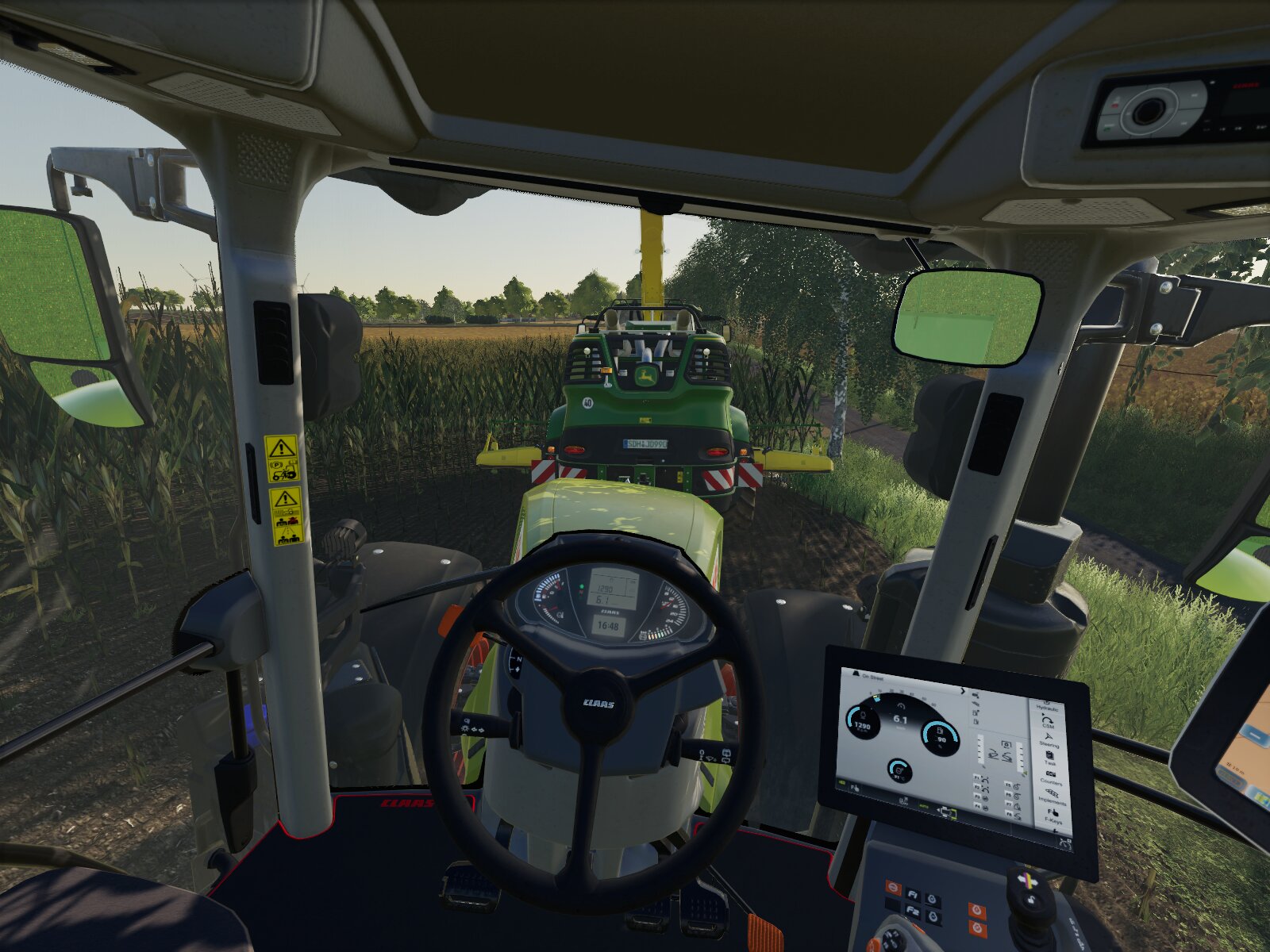 Mais Häckseln mit John Deere 9900i und Claas Axion 950