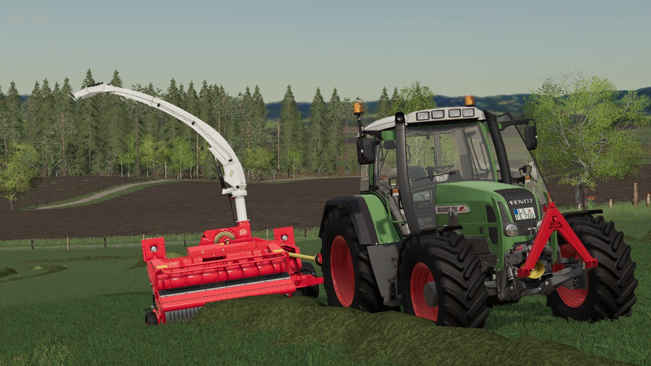 Fendt 716 am Häcksler