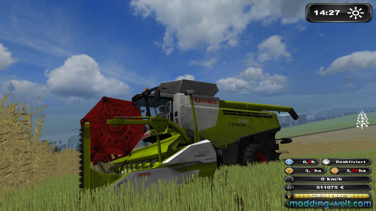 Claas Lexion 780 beim kampf gegen den Raps