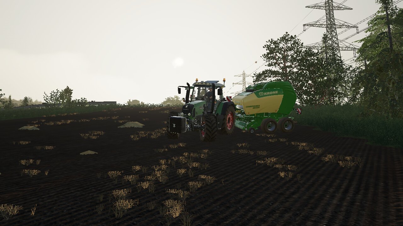Mit Fendt 415 und Krone Comprima am pressen