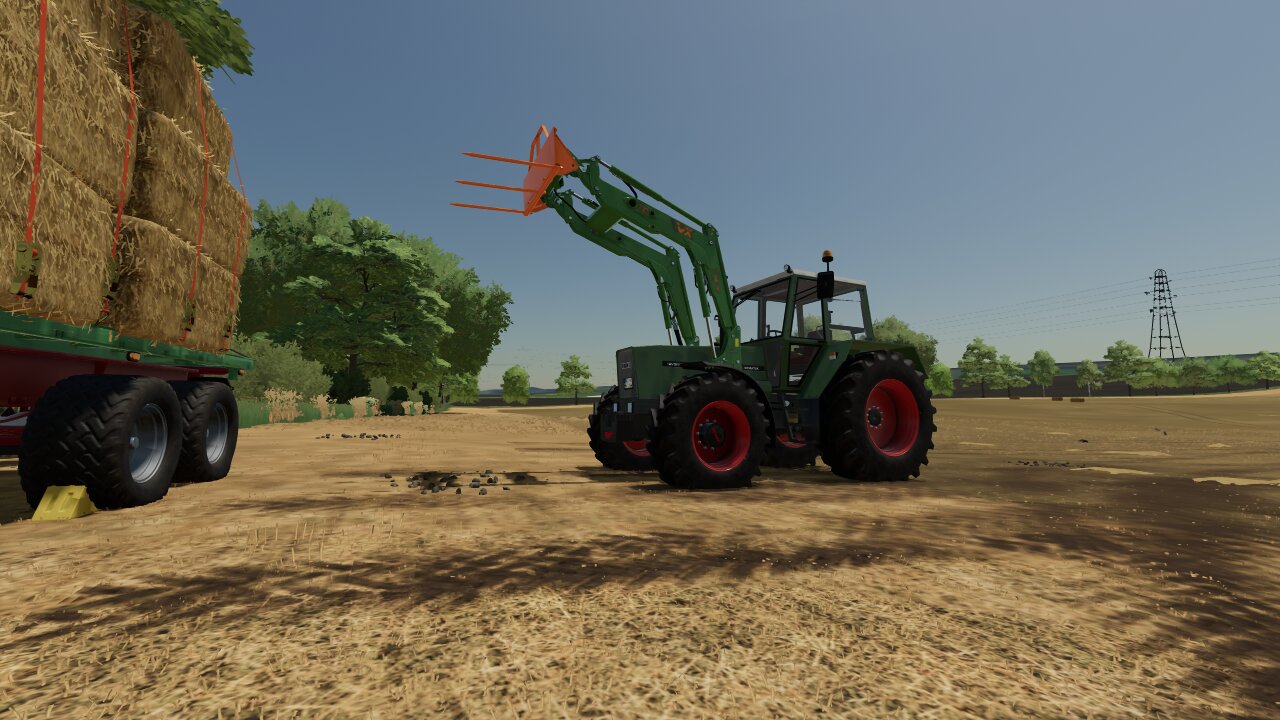 Fendt 614 LS beim Ballenladen!