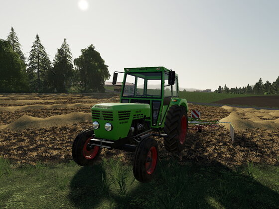 Stroh schwaden mit dem neuen Traktor
