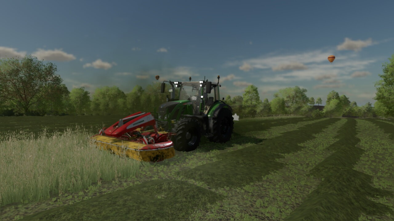 Fendt Vario 516 S4 beim Mähen auf der Ostseeküste