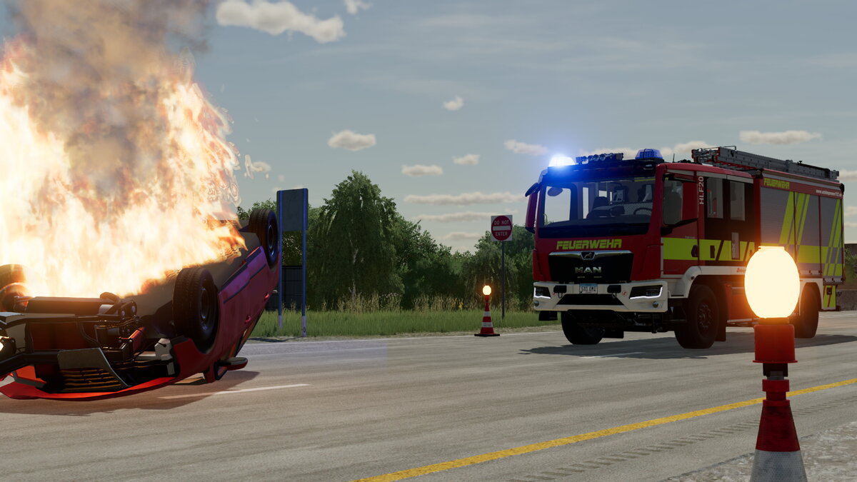 Fahrzeugbrand mit überschlagenem Fahrzeug!
