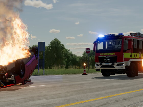 Fahrzeugbrand mit überschlagenem Fahrzeug!