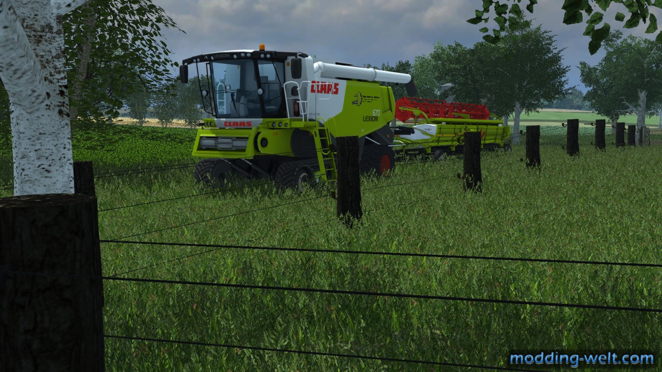 Lexion auf dem Weg zum Feld