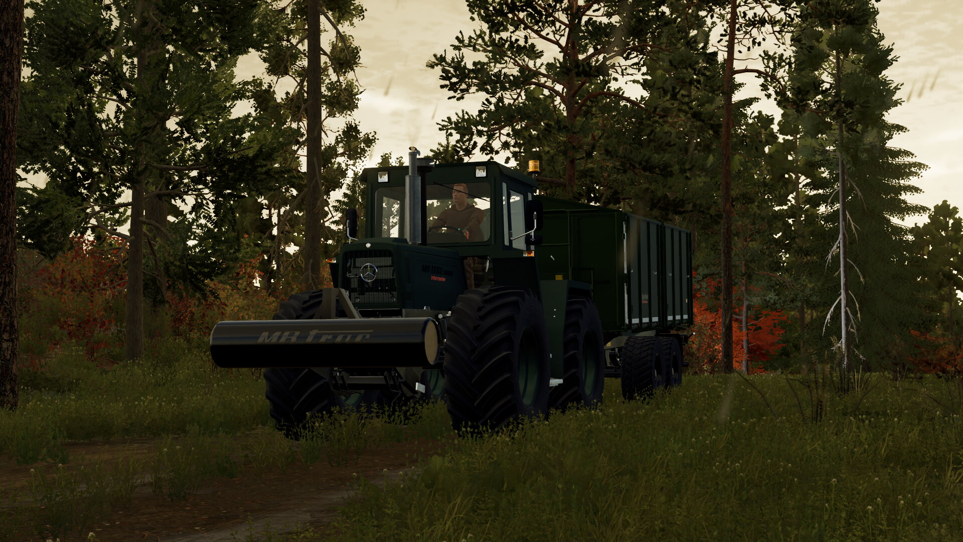 MB-Trac 1800 Intercooler mit Bundeswehr Lackierung im Wald unterwegs.