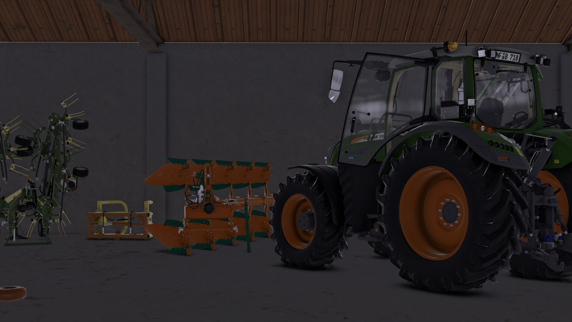 Frisch gewaschener Fendt in der Halle