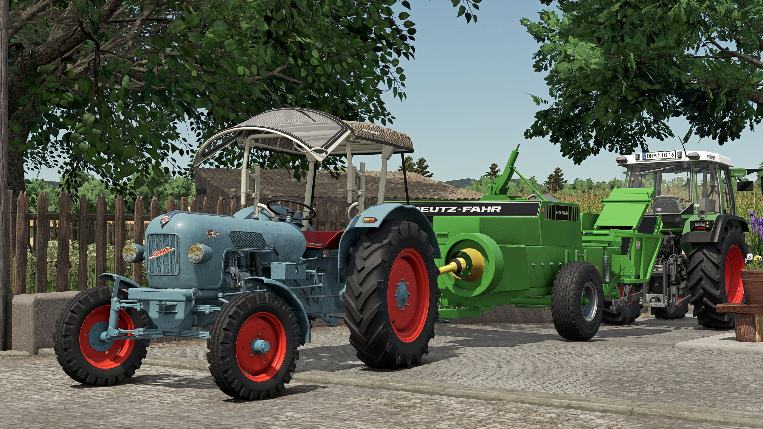 EM 300 mit Deutz-Fahr 560 HD presse dahinter