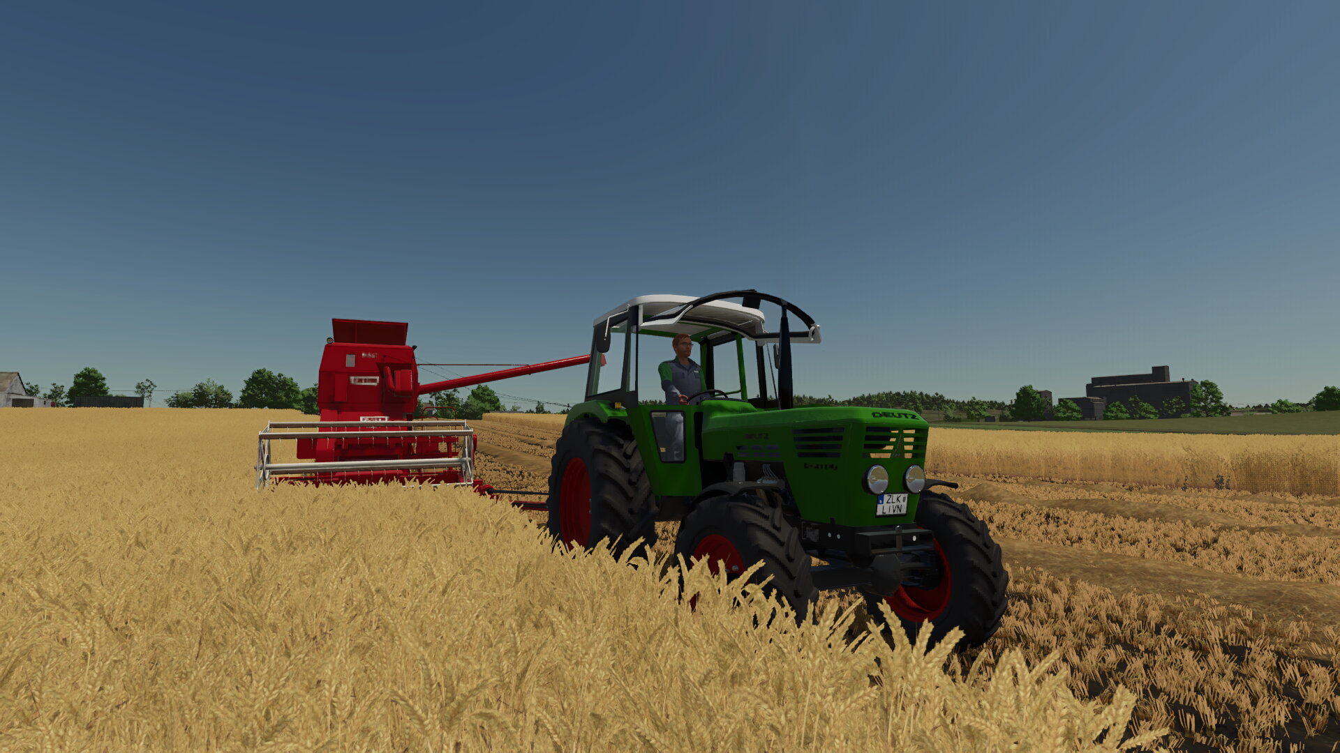 Weizenernte mit dem gezogenen Fahr