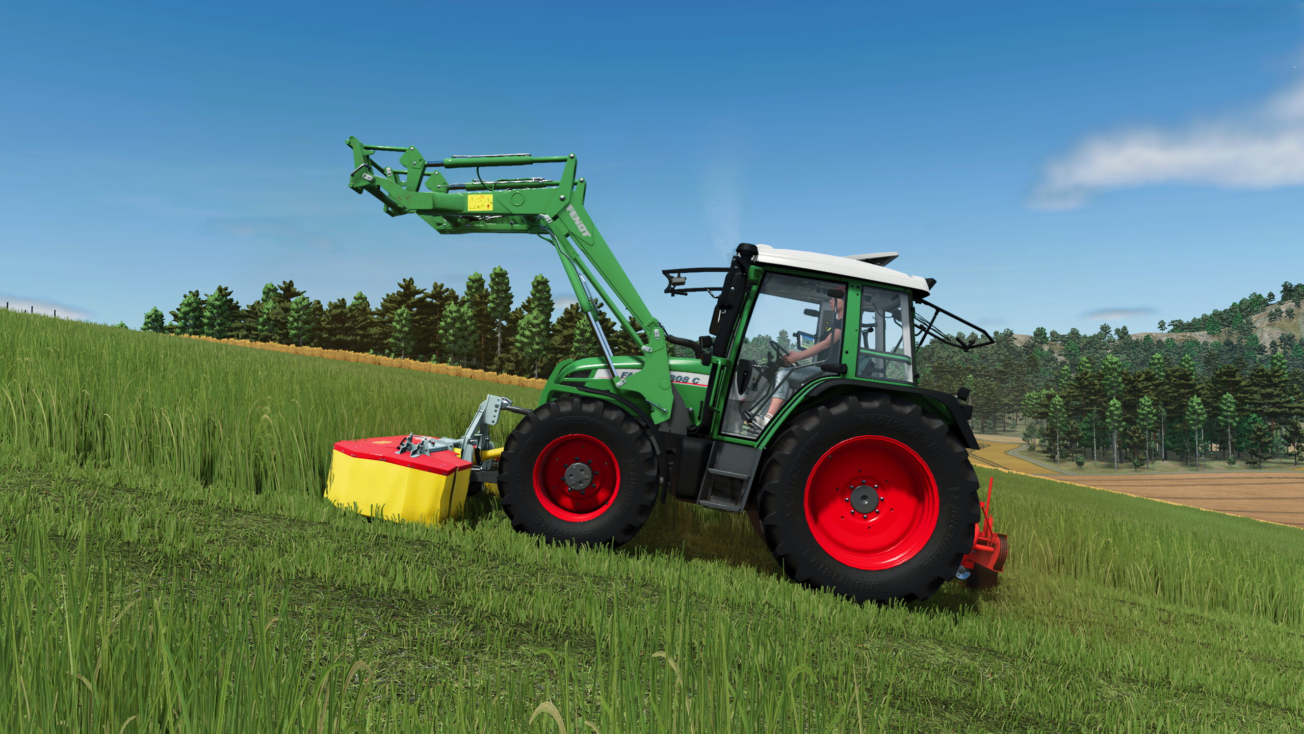 Farmer 308C am mähen