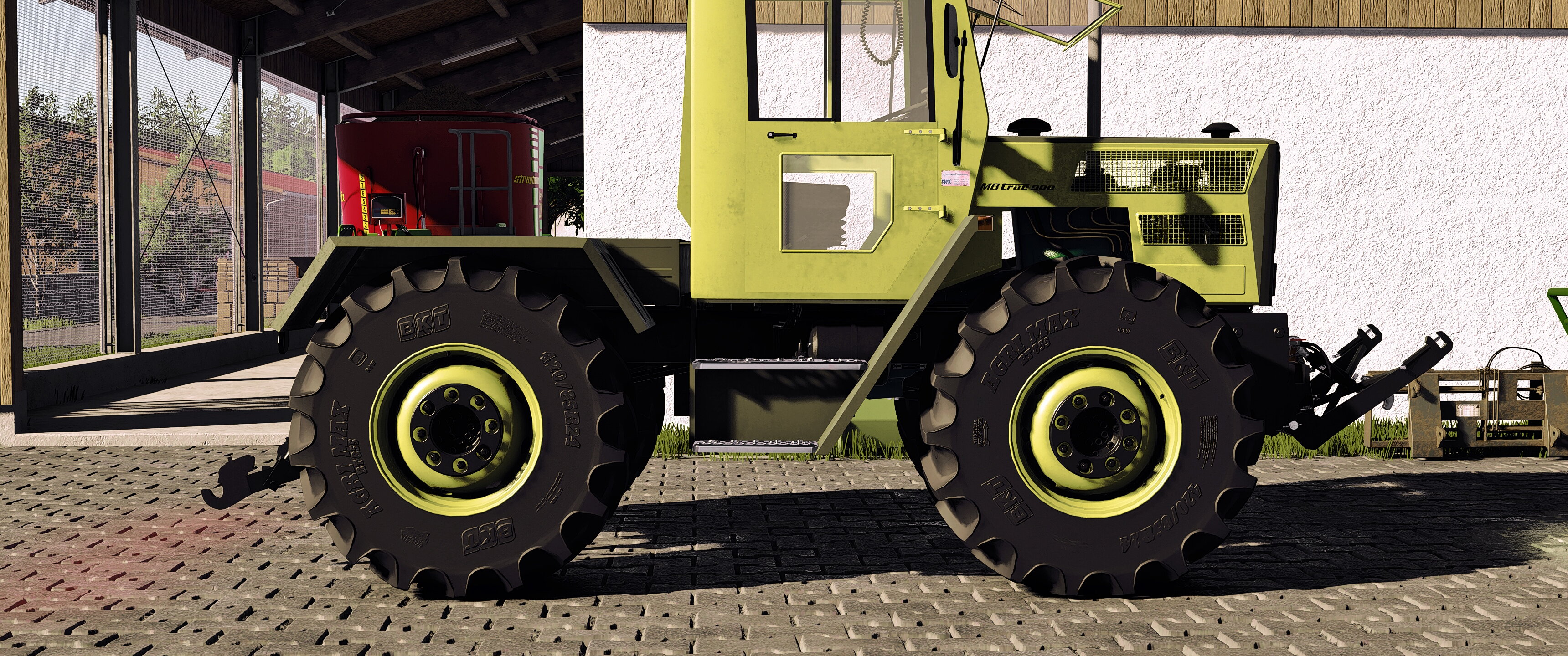 BKT AgriMax RT855 420/85 R24 drauf