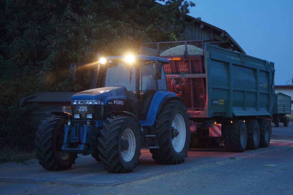 Ford 8870 mit Oehler Abschiebewagen