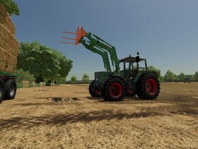 Fendt 614 LS beim Ballenladen!