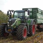 Fendt Vario 724 S4 mit Agroliner Kipper