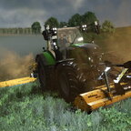 724 Vario S4 an der Müthing Mulchkombi.