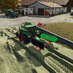 Fendt Favorit 611 S mit Rüfa beim Silo Verdichten