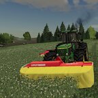 Mit dem John Deere 3050 Klee mähen