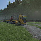 Holzanlieferung beim Holzhandel zum Weitertransport mit der Bahn